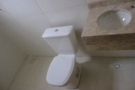 Casa à venda com 105m², 3 quartos e 2 vagasBanheiro da Suíte 1