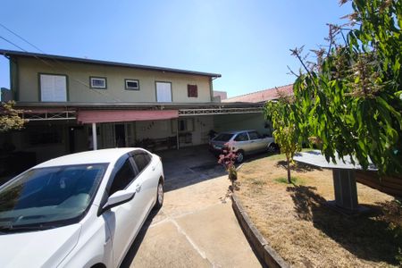 Casa à venda com 170m², 4 quartos e 6 vagas Casa à venda com 170m², 4 quartos e 6 vagasQuintal - Garagem
