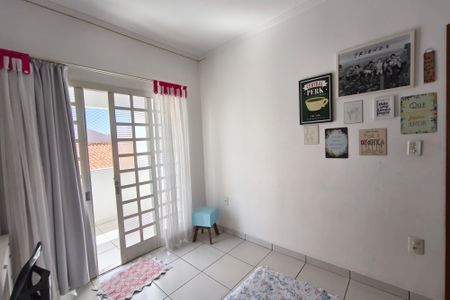 Casa à venda com 170m², 4 quartos e 6 vagas Casa à venda com 170m², 4 quartos e 6 vagasQuarto 2