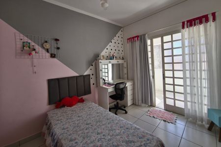 Casa à venda com 170m², 4 quartos e 6 vagas Casa à venda com 170m², 4 quartos e 6 vagasQuarto 2