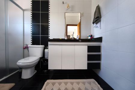Casa à venda com 170m², 4 quartos e 6 vagas Casa à venda com 170m², 4 quartos e 6 vagasBanheiro da Suíte