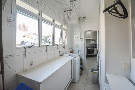 Apartamento à venda com 188m², 4 quartos e 3 vagas Apartamento à venda com 188m², 4 quartos e 3 vagasÁrea de Serviço