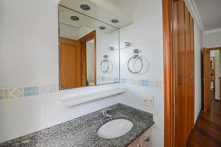 Apartamento à venda com 188m², 4 quartos e 3 vagas Apartamento à venda com 188m², 4 quartos e 3 vagasBanheiro da Suíte 4