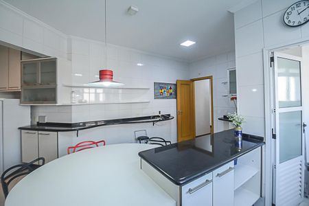 Apartamento à venda com 188m², 4 quartos e 3 vagas Apartamento à venda com 188m², 4 quartos e 3 vagasCozinha