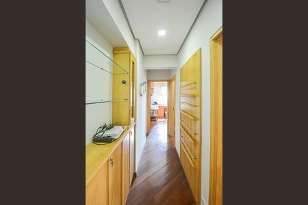 Apartamento à venda com 188m², 4 quartos e 3 vagas Apartamento à venda com 188m², 4 quartos e 3 vagasCorredor