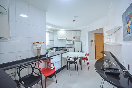 Apartamento à venda com 188m², 4 quartos e 3 vagas Apartamento à venda com 188m², 4 quartos e 3 vagasCozinha