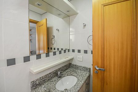 Apartamento à venda com 188m², 4 quartos e 3 vagas Apartamento à venda com 188m², 4 quartos e 3 vagasBanheiro da Suíte 2