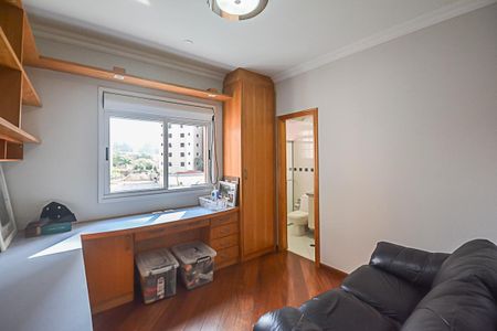 Apartamento à venda com 188m², 4 quartos e 3 vagas Apartamento à venda com 188m², 4 quartos e 3 vagasQuarto 2 - Suíte