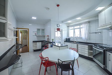 Apartamento à venda com 188m², 4 quartos e 3 vagas Apartamento à venda com 188m², 4 quartos e 3 vagasCozinha