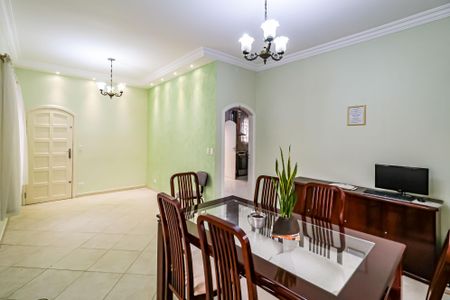 Casa à venda com 224m², 3 quartos e 3 vagas Casa à venda com 224m², 3 quartos e 3 vagasSala