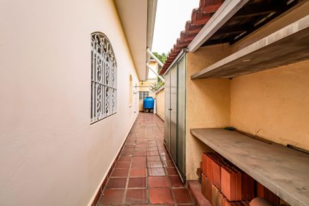 Casa à venda com 224m², 3 quartos e 3 vagas Casa à venda com 224m², 3 quartos e 3 vagasCorredor lateral