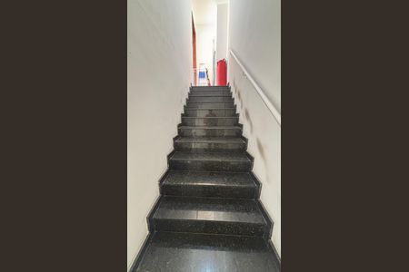 Apartamento à venda com 96m², 2 quartos e 1 vagaEscada