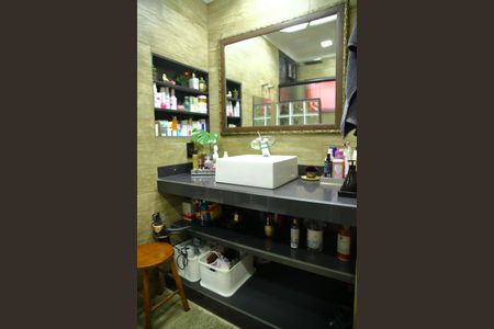 Casa à venda com 204m², 3 quartos e 5 vagasBanheiro da Suíte