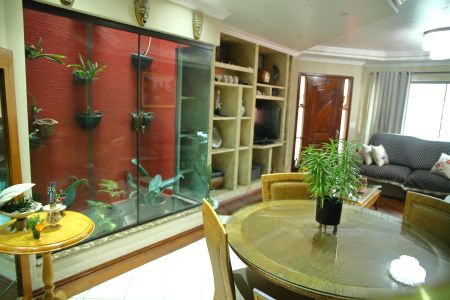 Casa à venda com 204m², 3 quartos e 5 vagasSala