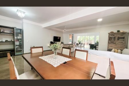 Casa de condomínio à venda com 178m², 4 quartos e 4 vagas Casa de condomínio à venda com 178m², 4 quartos e 4 vagasSala