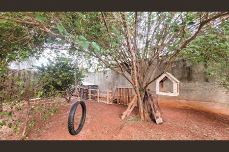 Casa de condomínio à venda com 178m², 4 quartos e 4 vagas Casa de condomínio à venda com 178m², 4 quartos e 4 vagasQuintal