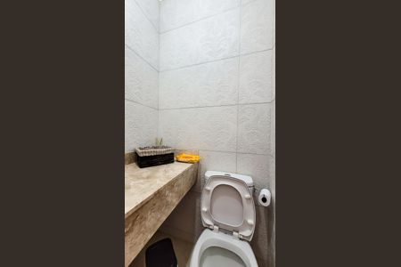 Casa de condomínio à venda com 178m², 4 quartos e 4 vagas Casa de condomínio à venda com 178m², 4 quartos e 4 vagasLavabo