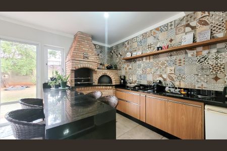 Casa de condomínio à venda com 178m², 4 quartos e 4 vagas Casa de condomínio à venda com 178m², 4 quartos e 4 vagasÁrea gourmet