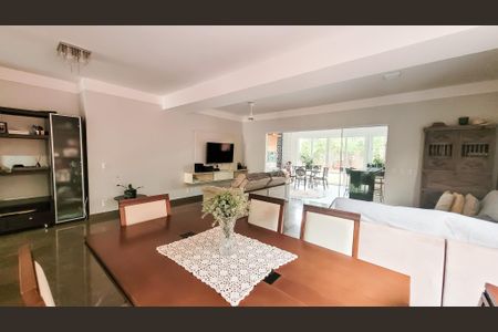 Casa de condomínio à venda com 178m², 4 quartos e 4 vagas Casa de condomínio à venda com 178m², 4 quartos e 4 vagasSala