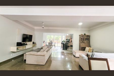 Casa de condomínio à venda com 178m², 4 quartos e 4 vagas Casa de condomínio à venda com 178m², 4 quartos e 4 vagasSala