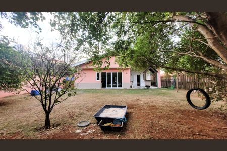 Casa de condomínio à venda com 178m², 4 quartos e 4 vagas Casa de condomínio à venda com 178m², 4 quartos e 4 vagasQuintal