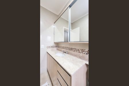 Casa de condomínio à venda com 178m², 4 quartos e 4 vagas Casa de condomínio à venda com 178m², 4 quartos e 4 vagasBanheiro da Suite 1