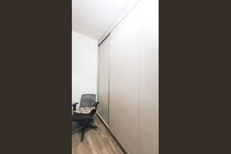 Casa de condomínio à venda com 178m², 4 quartos e 4 vagas Casa de condomínio à venda com 178m², 4 quartos e 4 vagasCloset da Suíte 1