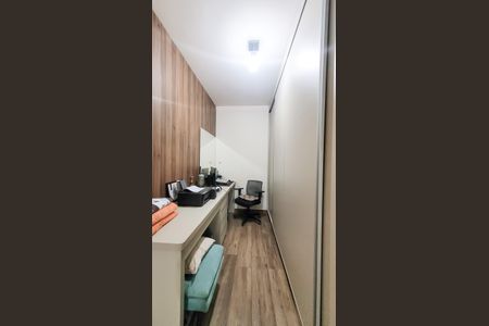 Casa de condomínio à venda com 178m², 4 quartos e 4 vagas Casa de condomínio à venda com 178m², 4 quartos e 4 vagasCloset da Suíte 1