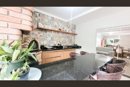 Casa de condomínio à venda com 178m², 4 quartos e 4 vagas Casa de condomínio à venda com 178m², 4 quartos e 4 vagasÁrea gourmet