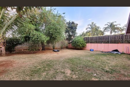 Casa de condomínio à venda com 178m², 4 quartos e 4 vagas Casa de condomínio à venda com 178m², 4 quartos e 4 vagasQuintal