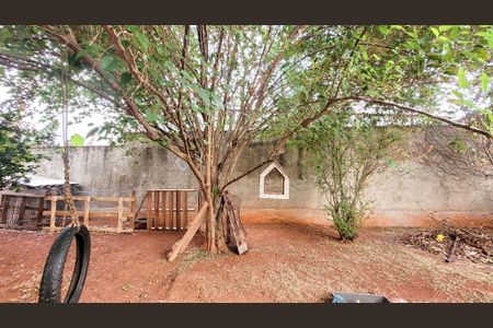 Casa de condomínio à venda com 178m², 4 quartos e 4 vagas Casa de condomínio à venda com 178m², 4 quartos e 4 vagasQuintal