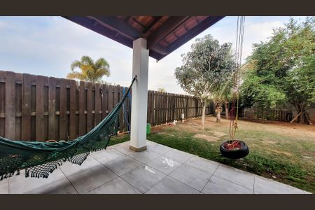 Casa de condomínio à venda com 178m², 4 quartos e 4 vagas Casa de condomínio à venda com 178m², 4 quartos e 4 vagasÁrea Externa