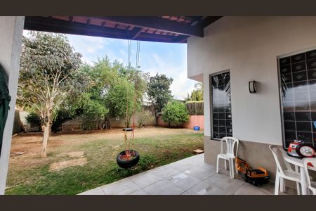 Casa de condomínio à venda com 178m², 4 quartos e 4 vagas Casa de condomínio à venda com 178m², 4 quartos e 4 vagasÁrea Externa
