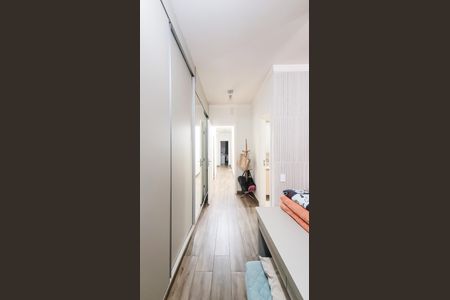 Casa de condomínio à venda com 178m², 4 quartos e 4 vagas Casa de condomínio à venda com 178m², 4 quartos e 4 vagasCloset da Suíte 1