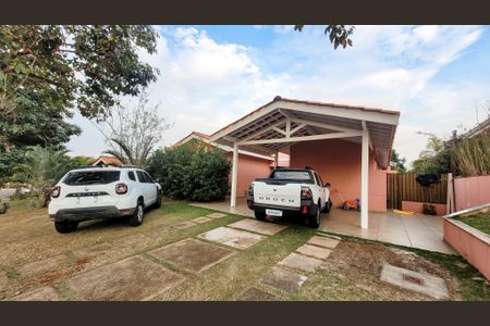 Casa de condomínio à venda com 178m², 4 quartos e 4 vagas Casa de condomínio à venda com 178m², 4 quartos e 4 vagasFachada