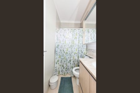 Casa de condomínio à venda com 178m², 4 quartos e 4 vagas Casa de condomínio à venda com 178m², 4 quartos e 4 vagasBanheiro Social