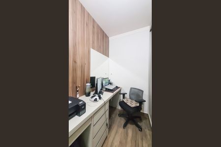 Casa de condomínio à venda com 178m², 4 quartos e 4 vagas Casa de condomínio à venda com 178m², 4 quartos e 4 vagasCloset da Suíte 1