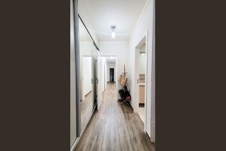 Casa de condomínio à venda com 178m², 4 quartos e 4 vagas Casa de condomínio à venda com 178m², 4 quartos e 4 vagasCloset da Suíte 1
