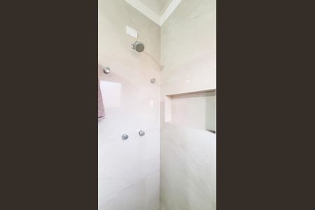 Casa de condomínio à venda com 178m², 4 quartos e 4 vagas Casa de condomínio à venda com 178m², 4 quartos e 4 vagasBanheiro da Suite 2