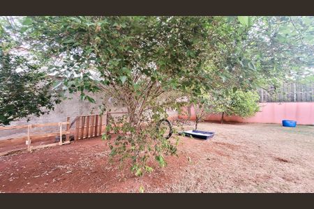 Casa de condomínio à venda com 178m², 4 quartos e 4 vagas Casa de condomínio à venda com 178m², 4 quartos e 4 vagasQuintal