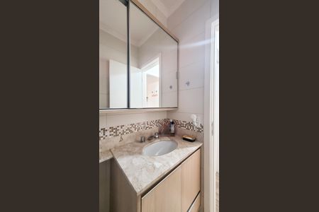 Casa de condomínio à venda com 178m², 4 quartos e 4 vagas Casa de condomínio à venda com 178m², 4 quartos e 4 vagasBanheiro Social