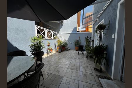 Casa de condomínio à venda com 150m², 4 quartos e 3 vagasQuintal