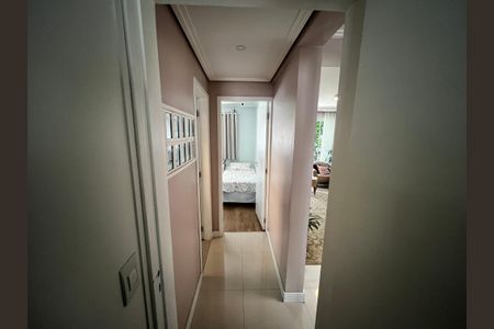 Casa de condomínio à venda com 150m², 4 quartos e 3 vagasCorredor