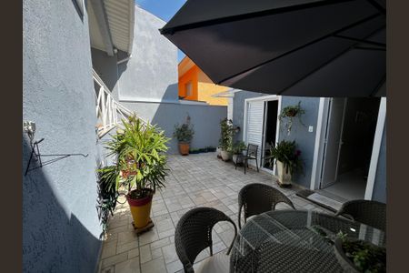 Casa de condomínio à venda com 150m², 4 quartos e 3 vagasQuintal