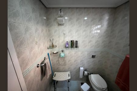 Casa de condomínio à venda com 150m², 4 quartos e 3 vagasBanheiro