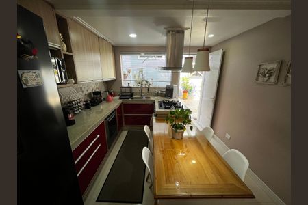 Casa de condomínio à venda com 150m², 4 quartos e 3 vagasCozinha