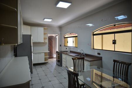 Casa à venda com 198m², 3 quartos e 3 vagasCozinha