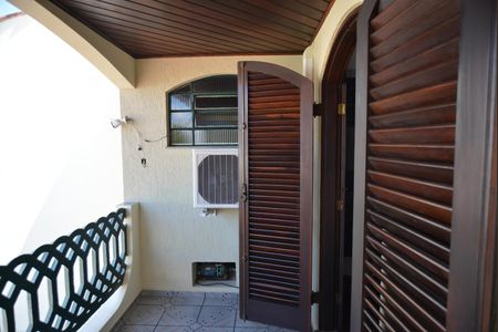 Casa à venda com 198m², 3 quartos e 3 vagasSacada
