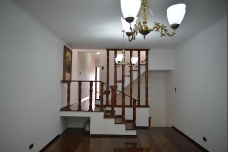 Casa à venda com 198m², 3 quartos e 3 vagasSala