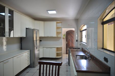Casa à venda com 198m², 3 quartos e 3 vagasCozinha